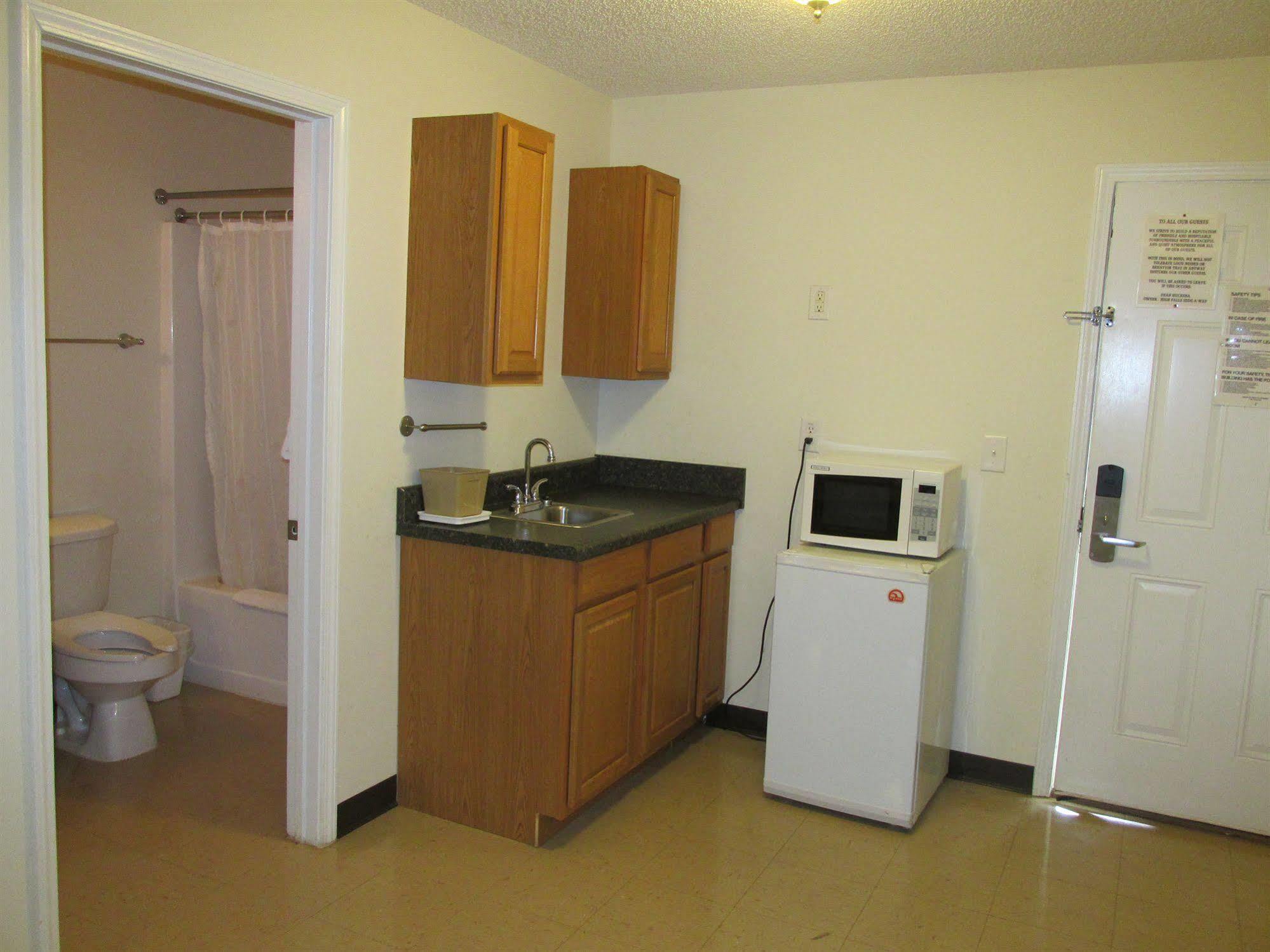 High Falls Inn & Suites Esterno foto